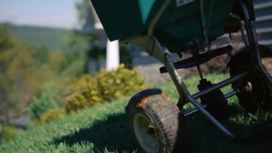 Machine distributing product to grass